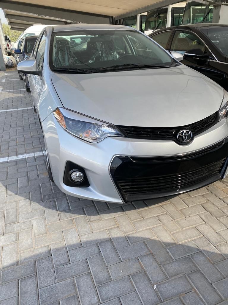 Corolla 2015_ 5 cars at 8000 dirhams