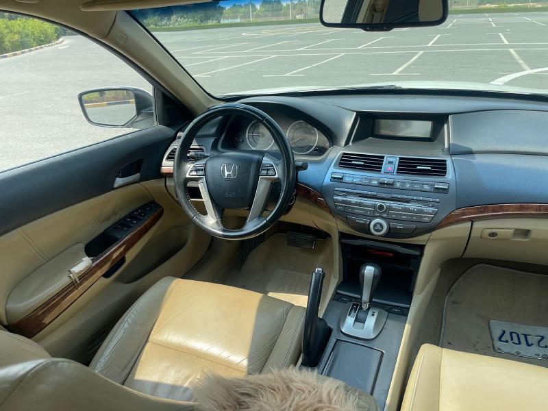 Budget Drives for 8,000 - Honda Accord 2011 Gulf 5 Honda Accord 2011 Gulf