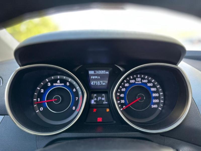 Spacious & Affordable Daily Commuter - 2012 Hyundai Elantra 10K