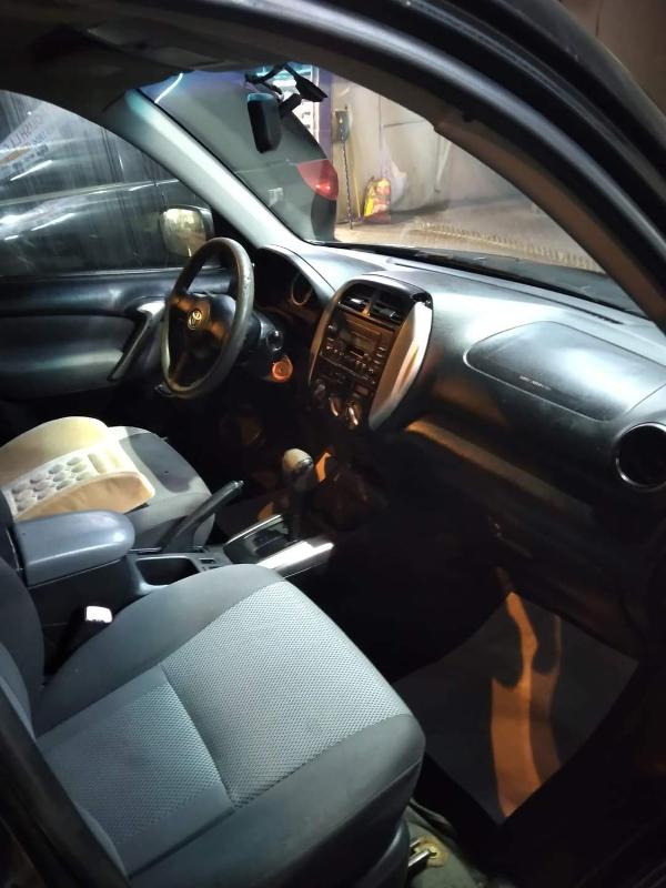 Scoop Up This 2005 Toyota RAV4 GCC - Just 6K Dirhams!