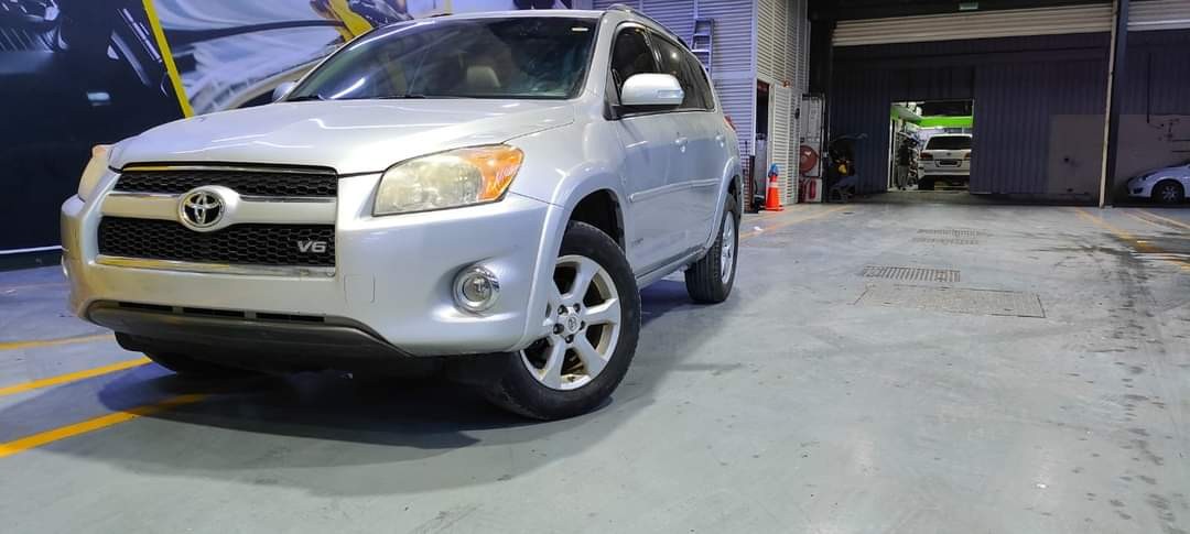 Pave Your Own Path in the 2012 Toyota Rav4 GCC